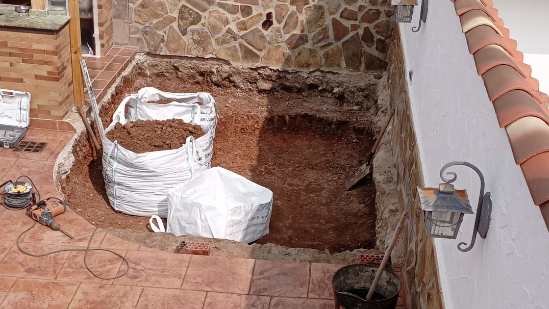 Inicio de la construcción de la piscina